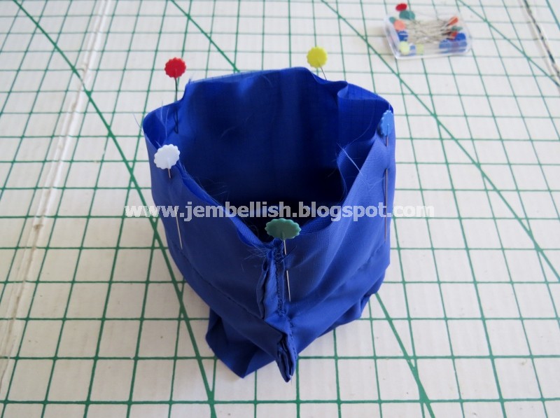 Creating my way to Success Zipped Cylinder Toiletry Bag Tutorial