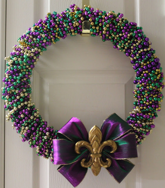 Bespangled Jewelry 5 Crafty Fun Things To Do With Mardi Gras Beads Diy Mardi Gras Bead Wreath