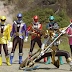 Power Rangers Super Megaforce - Sakamoto com o time de dublês