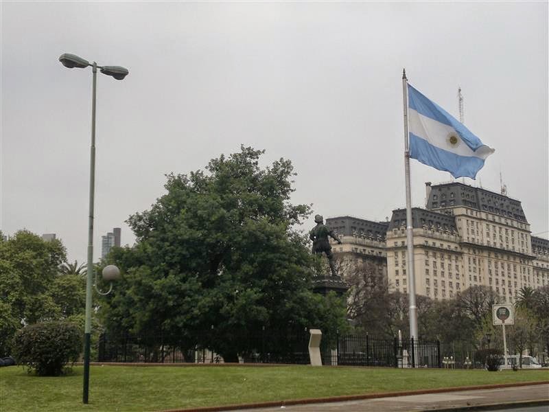 Buenos Aires - Árbol de Gernika Buenos Aires - Árbol de Gernika