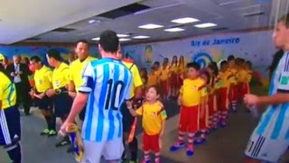 Lionel Messi brise le coeur d'un enfant Lionel Messi brise le coeur d'un enfant