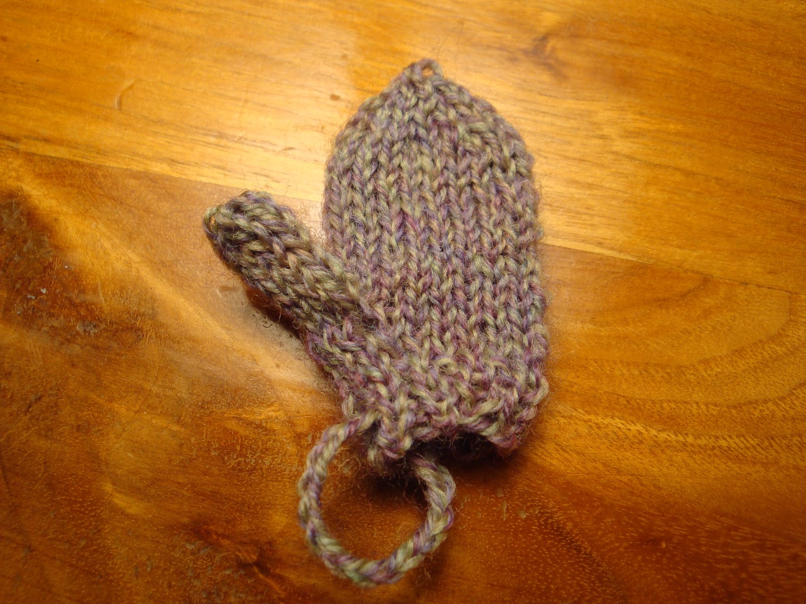 Kims Knitting Korner: Mini-Mitten Ornament: Free Pattern