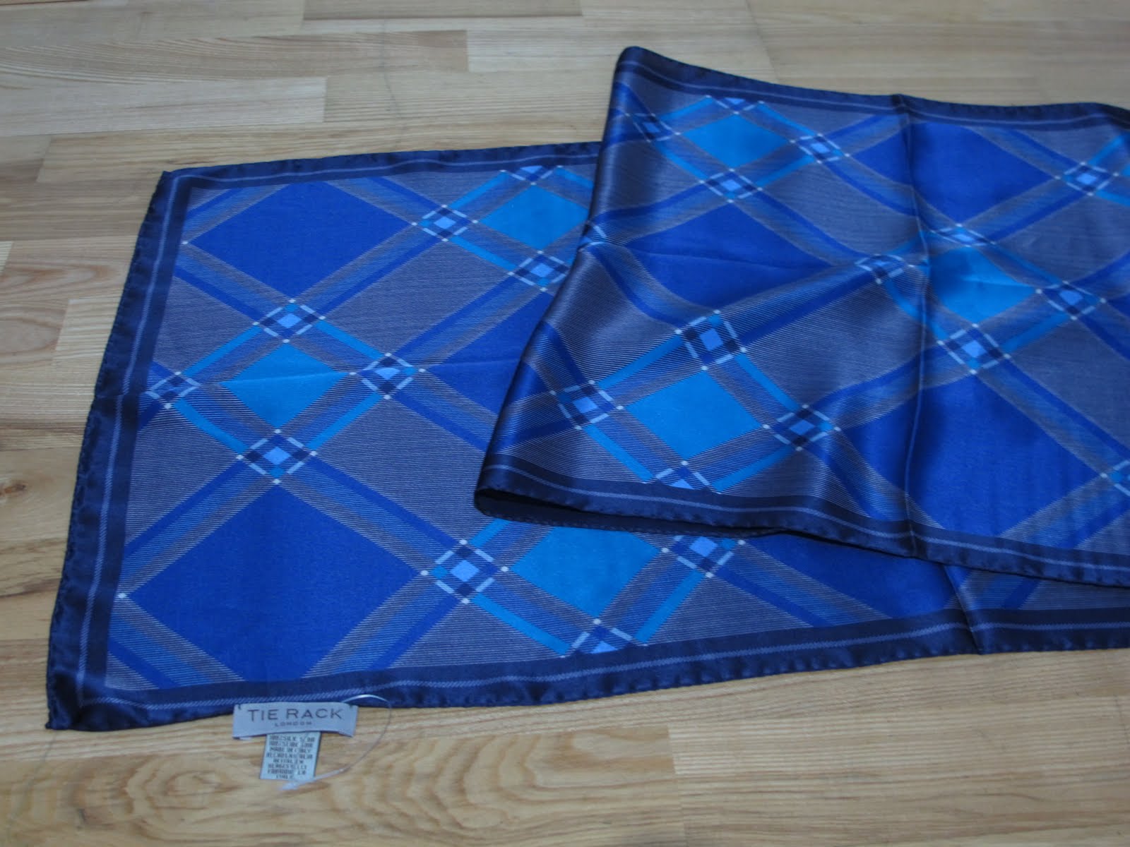 LoNdon dEaLs Tie RaCk