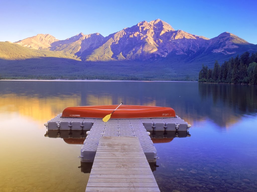 http://www.funmag.org/pictures-mag/nature/lake-wallpapers-18-photos/
