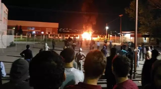 Αν ισχύει αυτό που μας ήρθε μόλις τότε στο Ωραιόκαστρο παίζονται ΑΛΛΟΥ ΕΙΔΟΥΣ ΠΑΙΧΝΙΔΙΑ από χθες βράδυ - Τελικά πιο όχημα σκότωσε τους μετανάστες; Αν ισχύει αυτό που μας ήρθε μόλις τότε στο Ωραιόκαστρο παίζονται ΑΛΛΟΥ ΕΙΔΟΥΣ ΠΑΙΧΝΙΔΙΑ από χθες βράδυ - Τελικά πιο όχημα σκότωσε τους μετανάστες;