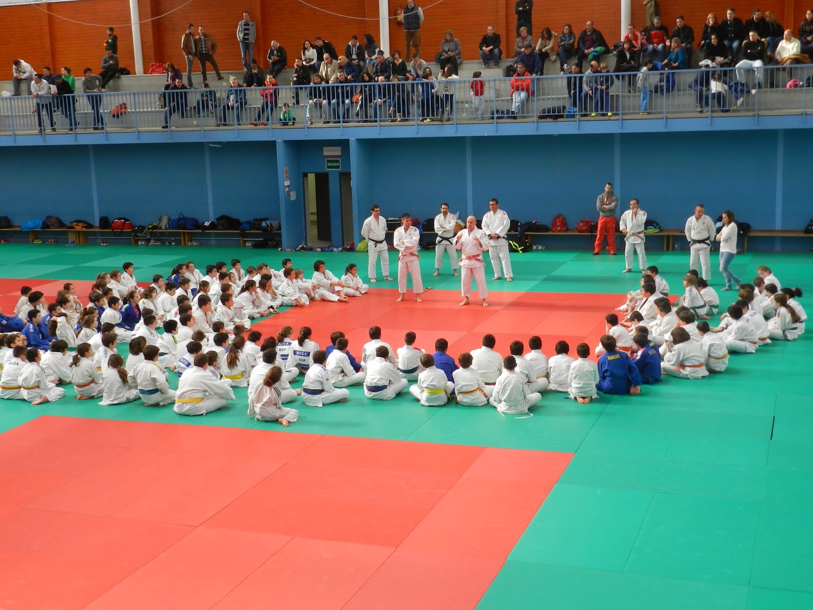 http://judotsukuri.wix.com/fotosjudotsukuri1#!entrenamiento-federativo-280215/c1yf0