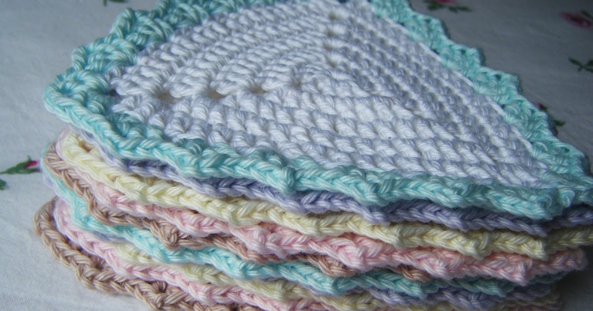 Betsy Makes ....: Crochet Baby Bunting & Pattern