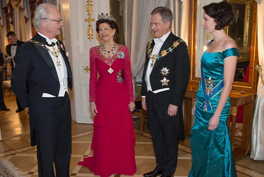 Finland's President Sauli Niinisto, King Carl XVI Gustaf of Sweden, Queen Silvia of Sweden and Niinisto's wife Jenni Haukio pose upon arrival for a state dinner at the Presidential Palace in Helsinki