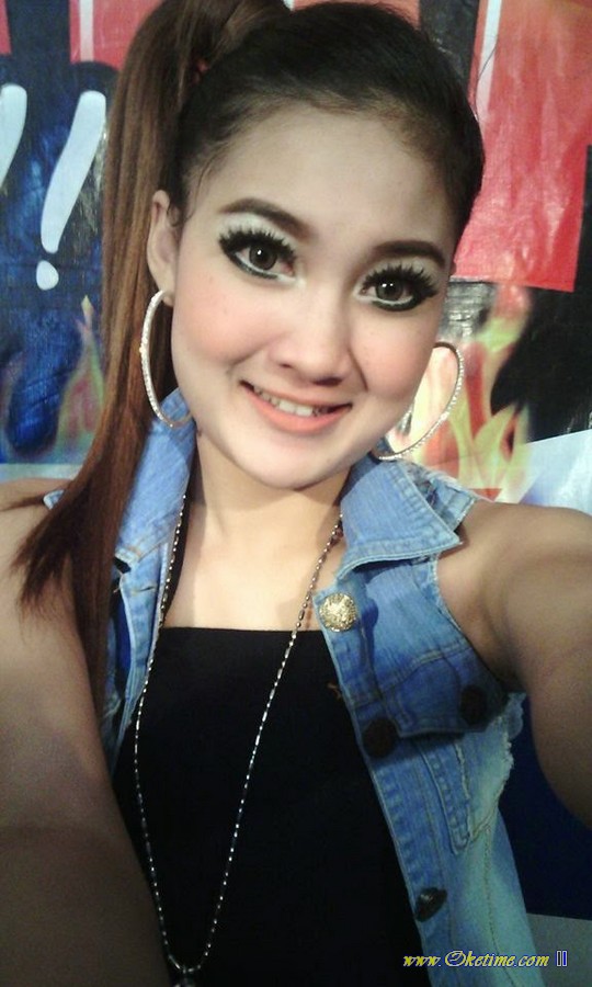 http://www.oketime.com/2015/08/foto-nella-kharisma-penyanyi-cantik.html
