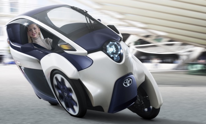 Toyota i-Road leaning into a bend