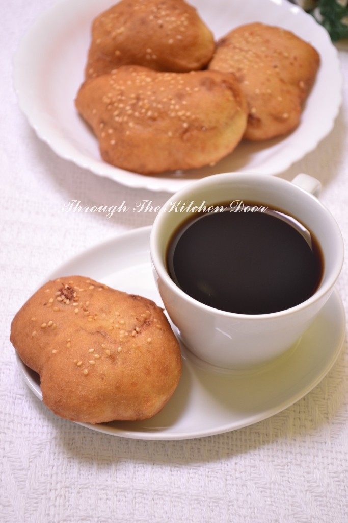 Through The Kitchen Door HAM CHIM PENG 咸煎饼 / CHINESE 5SPICE DOUGHNUTS
