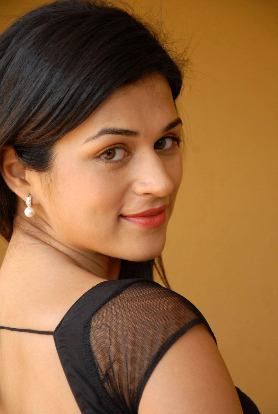 Shraddha Das Hot Spicy Stills Gallery ~ Actress Clicks