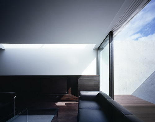 Flow the Unique Shaped House Interior