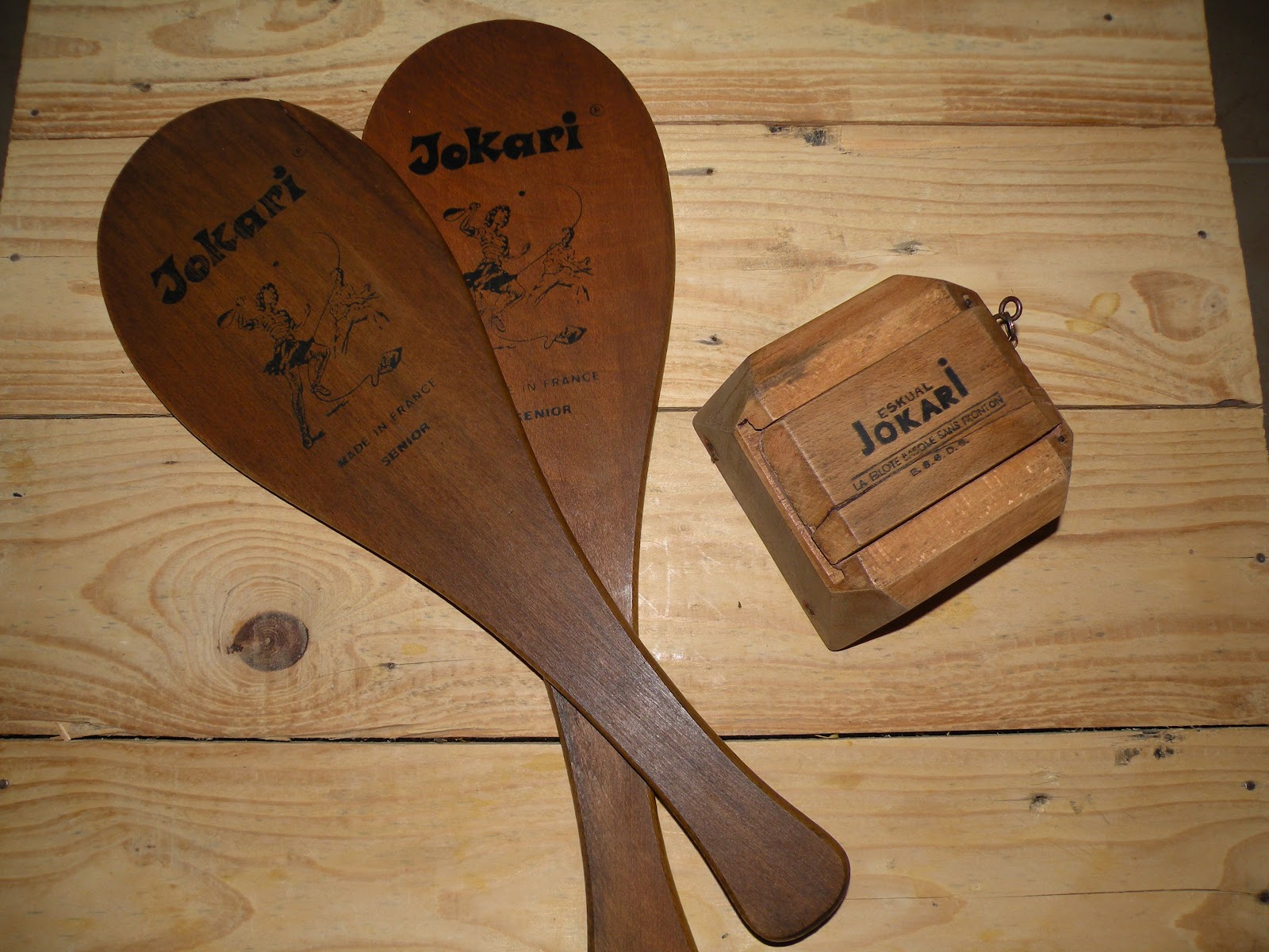 Ancien jeu en bois de Jokari