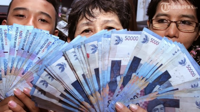Rupiah Masuk 10 Besar Mata Uang Sampah di Dunia Rupiah Masuk 10 Besar Mata Uang Sampah di Dunia