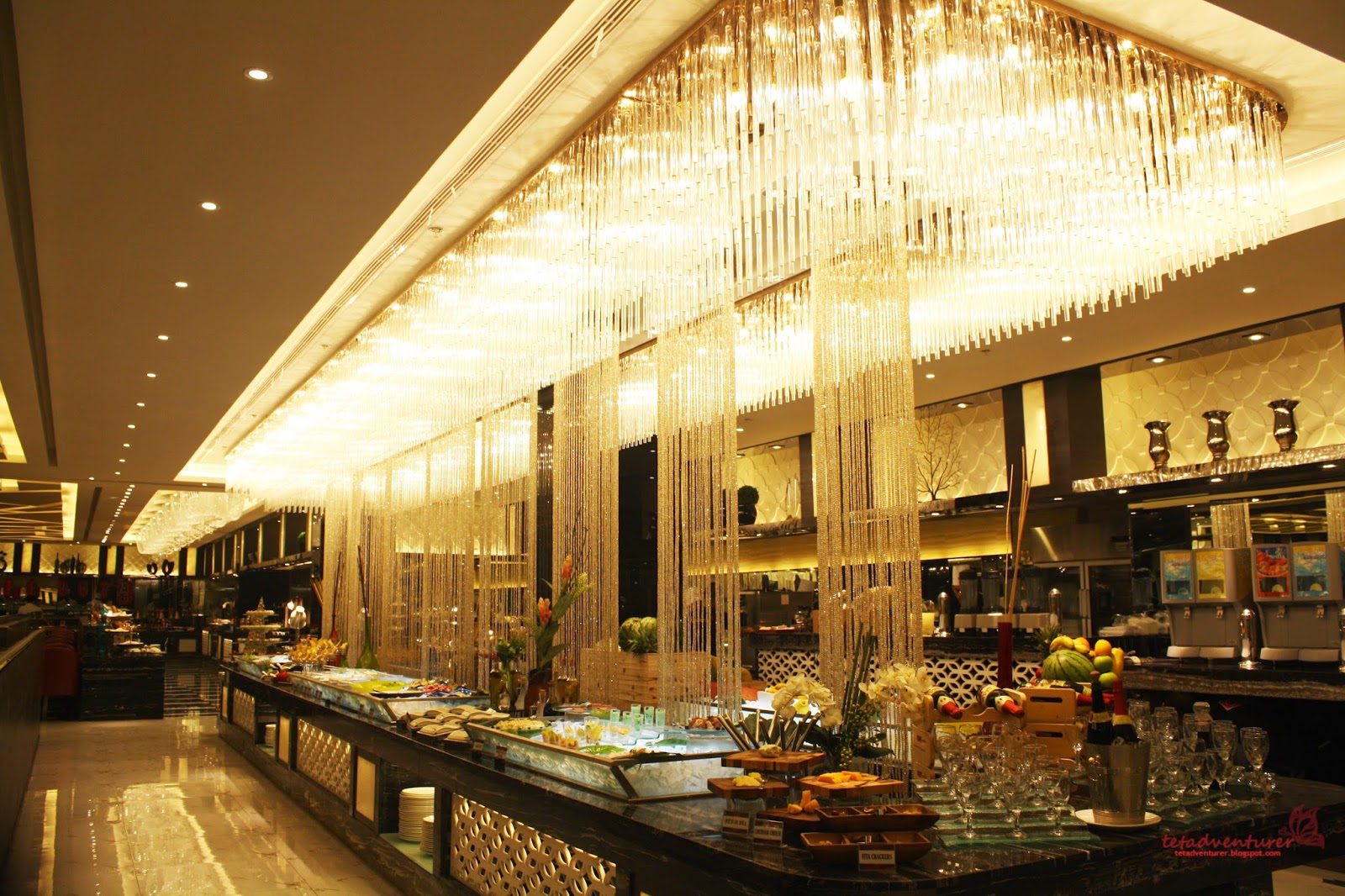 tetadventurer Longest Buffet Table in the Philippines! Buffet 101 now