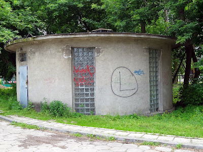Tajemniczy okrąglak na Olszynce Grochowskiej. Tajemniczy okrąglak na Olszynce Grochowskiej.