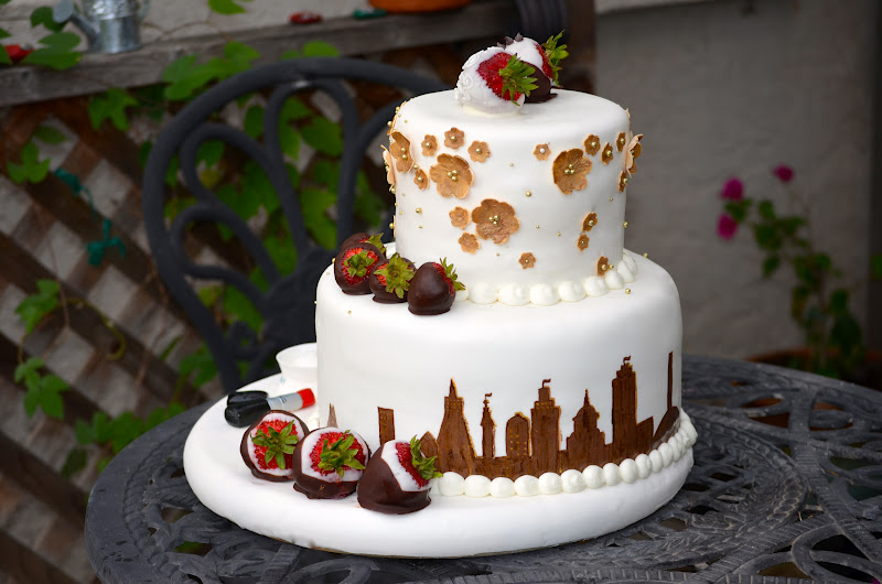 Traylor Made Treats: San Francisco Skyline Wedding Cake