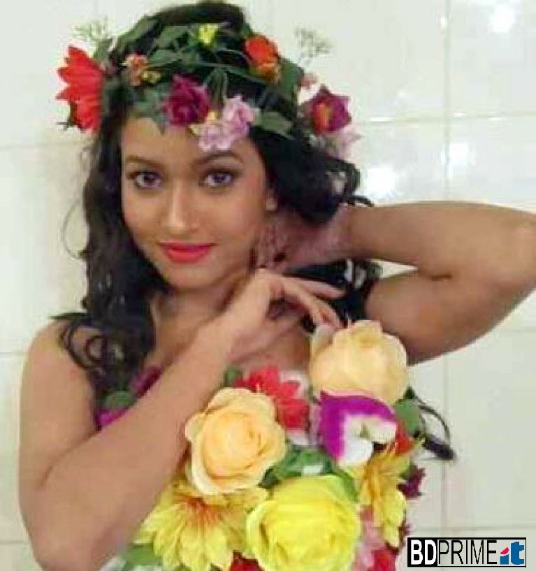  Bangladeshi Actress  Naznin Akter Happy Photos