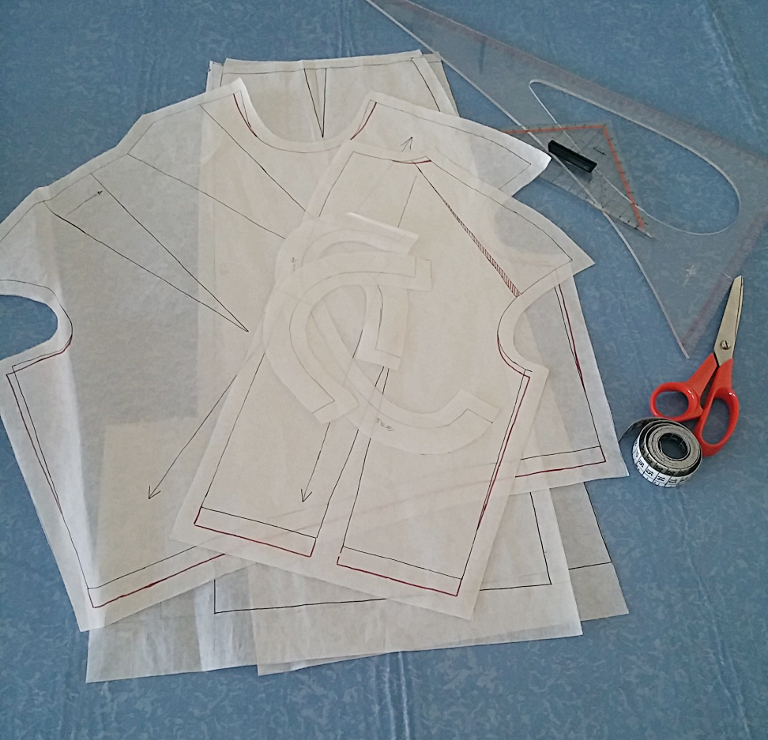 Dress with asymmetric shoulder pleats Cutting, thread tracing and