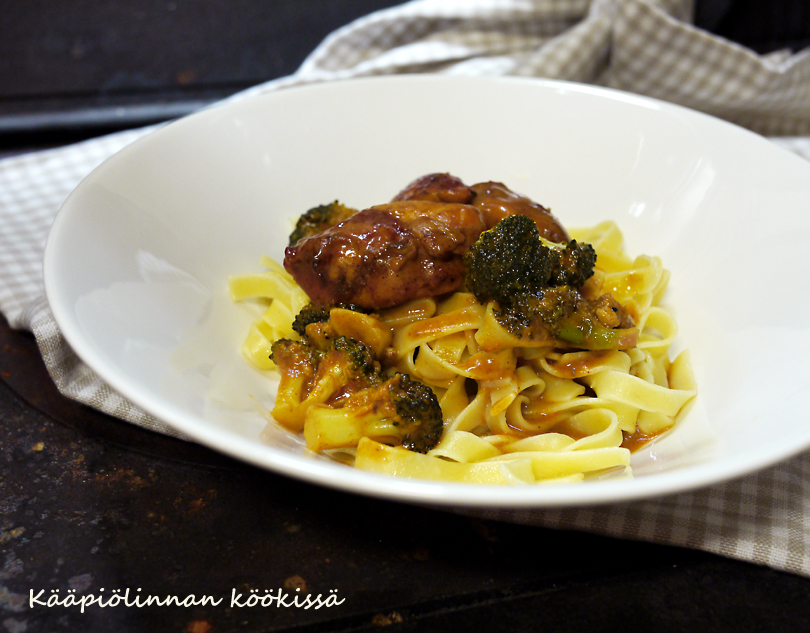 Kääpiölinnan köökissä Ihastuttava kermainen kanapasta