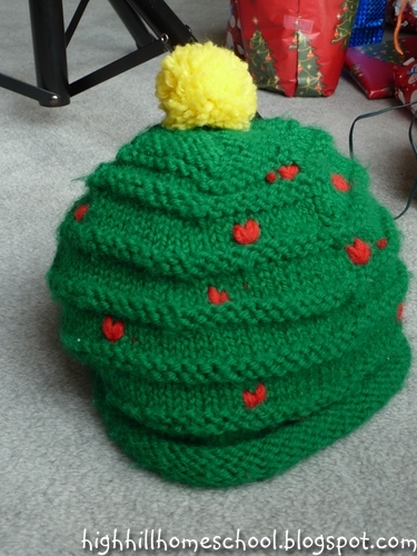 Highhill Homeschool: Christmas Tree Hats