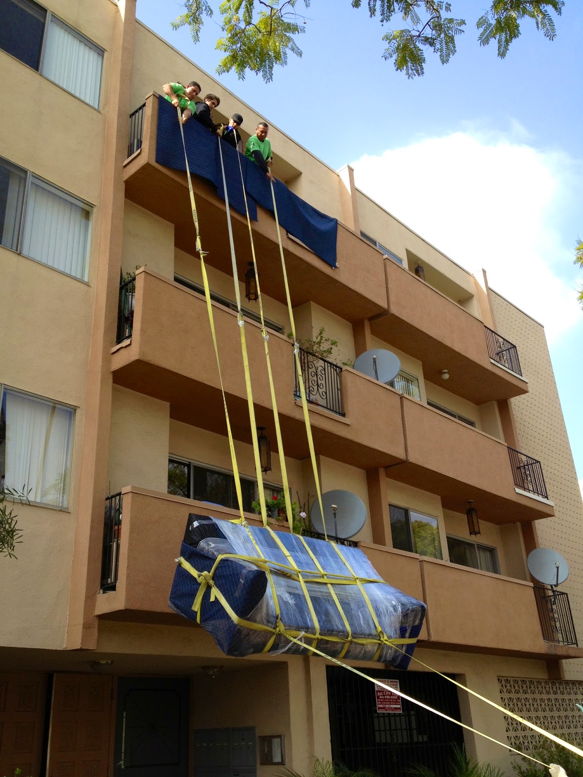 ONE ITEM MOVE specially for your small home needs! One Item Move