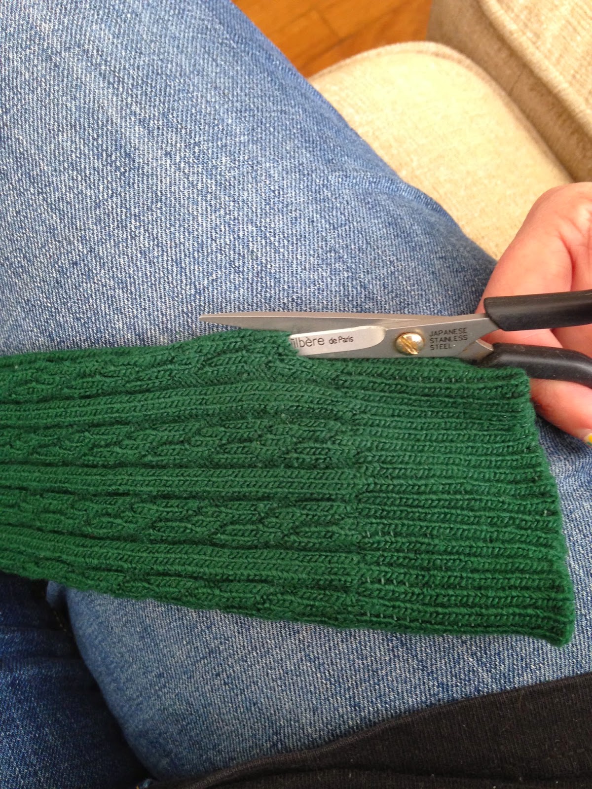 Printcess Turn Socks into Fingerless Gloves