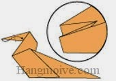 Bước 9: Gấp cạnh giấy lên vào trong giữa hai lớp giấy. Bước 9: Gấp cạnh giấy lên vào trong giữa hai lớp giấy.