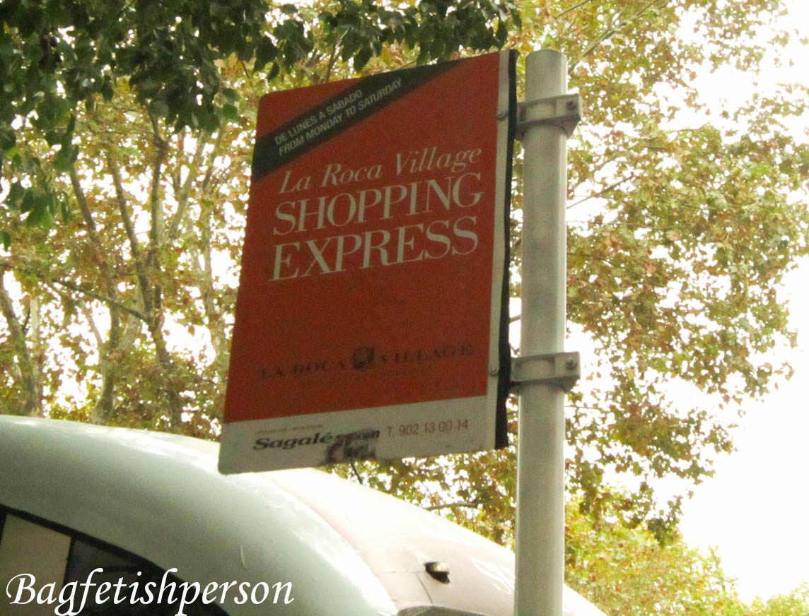 La Roca Village Shopping Center - Signes