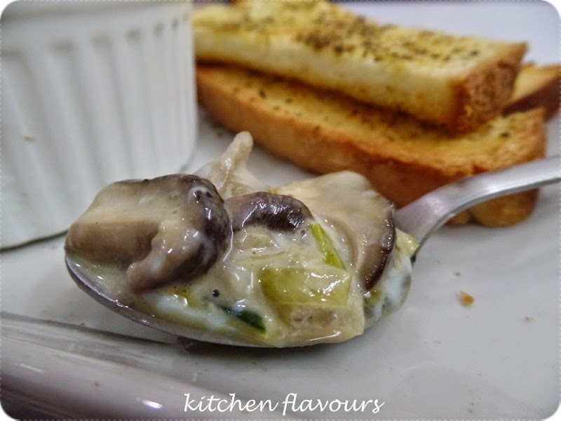 kitchen flavours Cocotte Eggs with Creamed Mushrooms