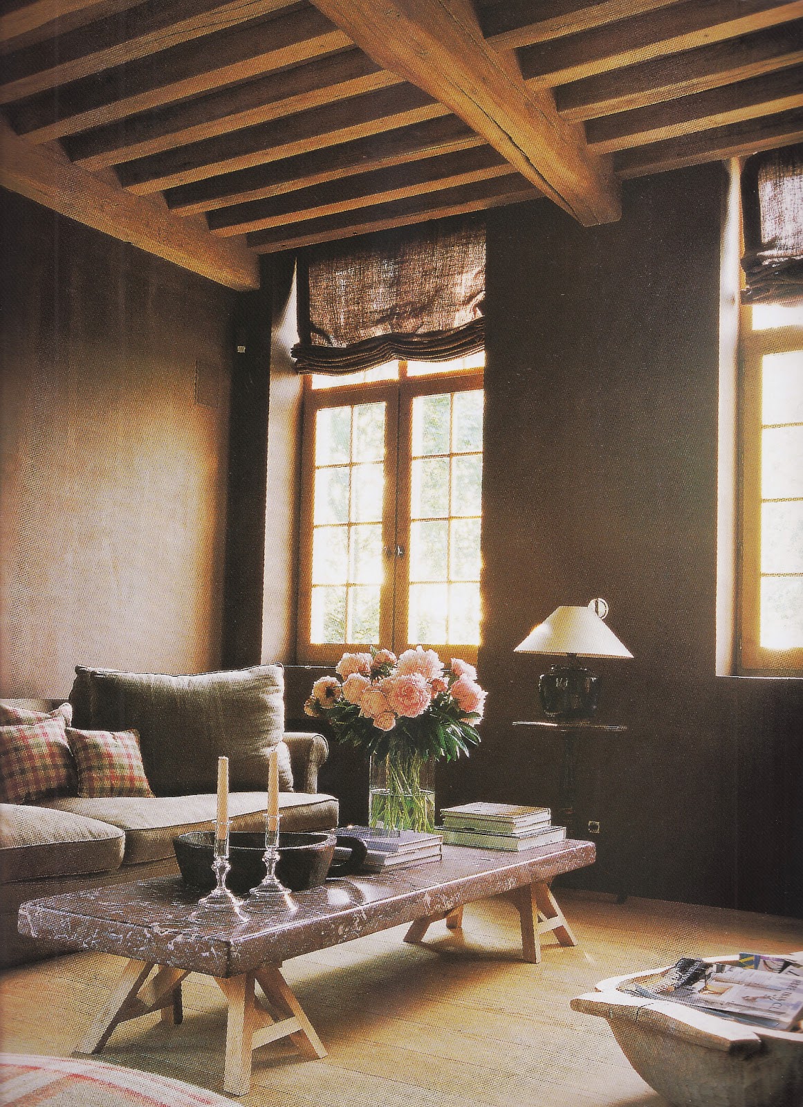 According to BRASWELL: Pops Of Color In Neutral Rooms