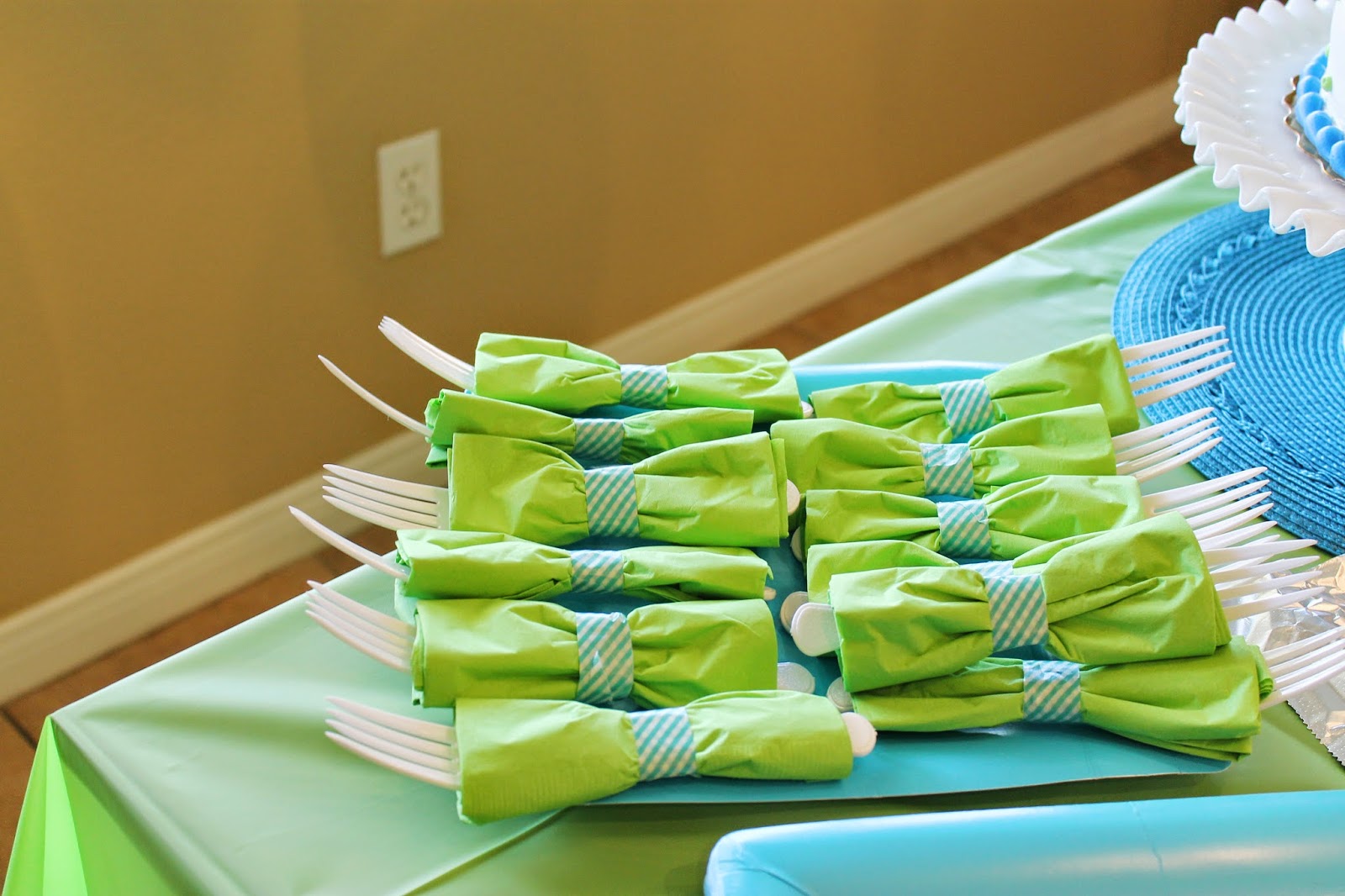 Tiffzippy Baby Shower - bow tie napkins Tiffzippy Baby Shower - bow tie napkins