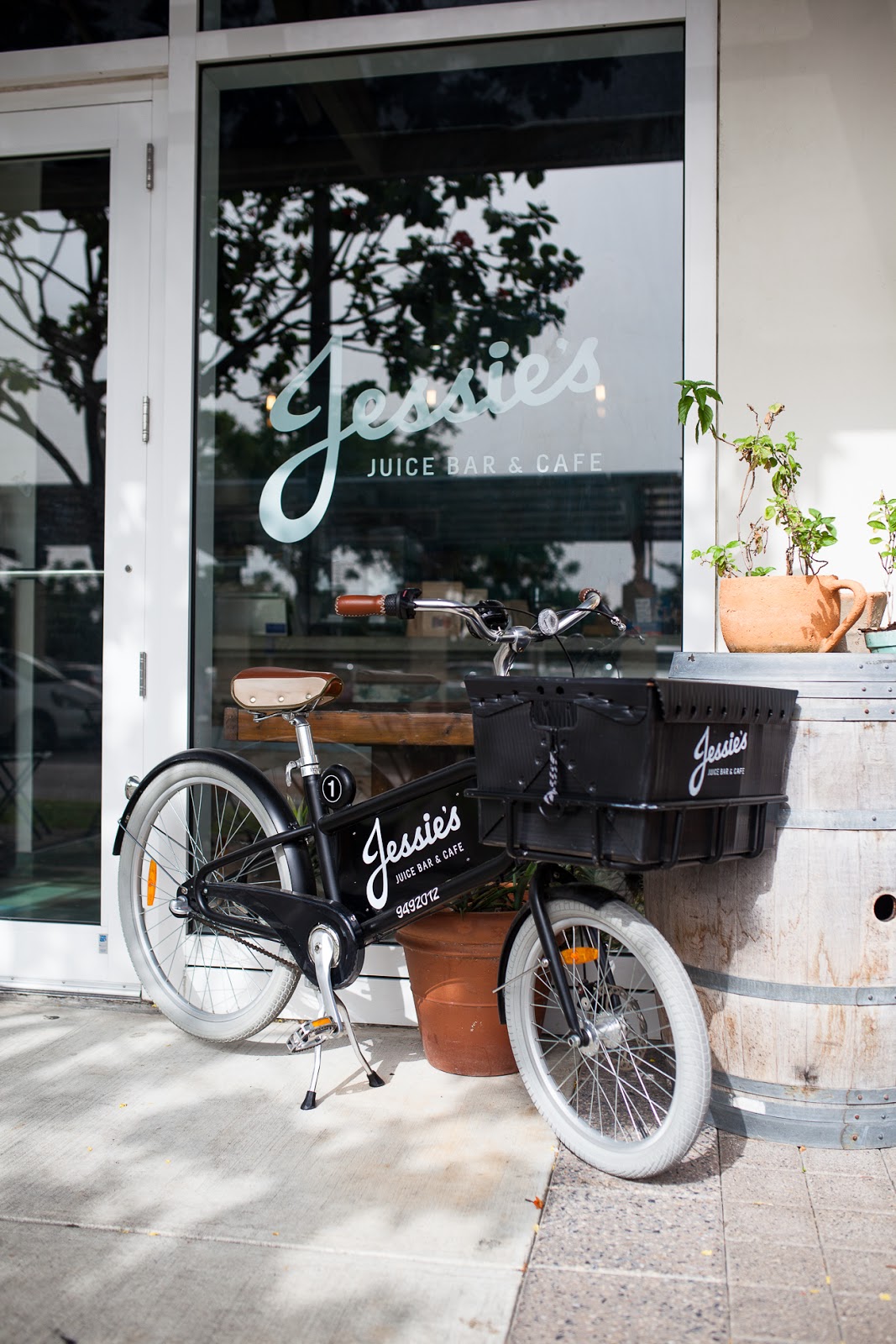 Jessie's Juice Bar . Camana Bay, Grand Cayman / blog.jchongstudio.com