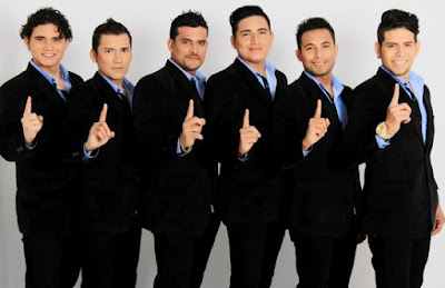 Gran Orquesta Internacional Foto de la Gran Orquesta Internacional parados