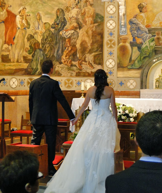 Juntos en el altar de la iglesia de Castelldefels