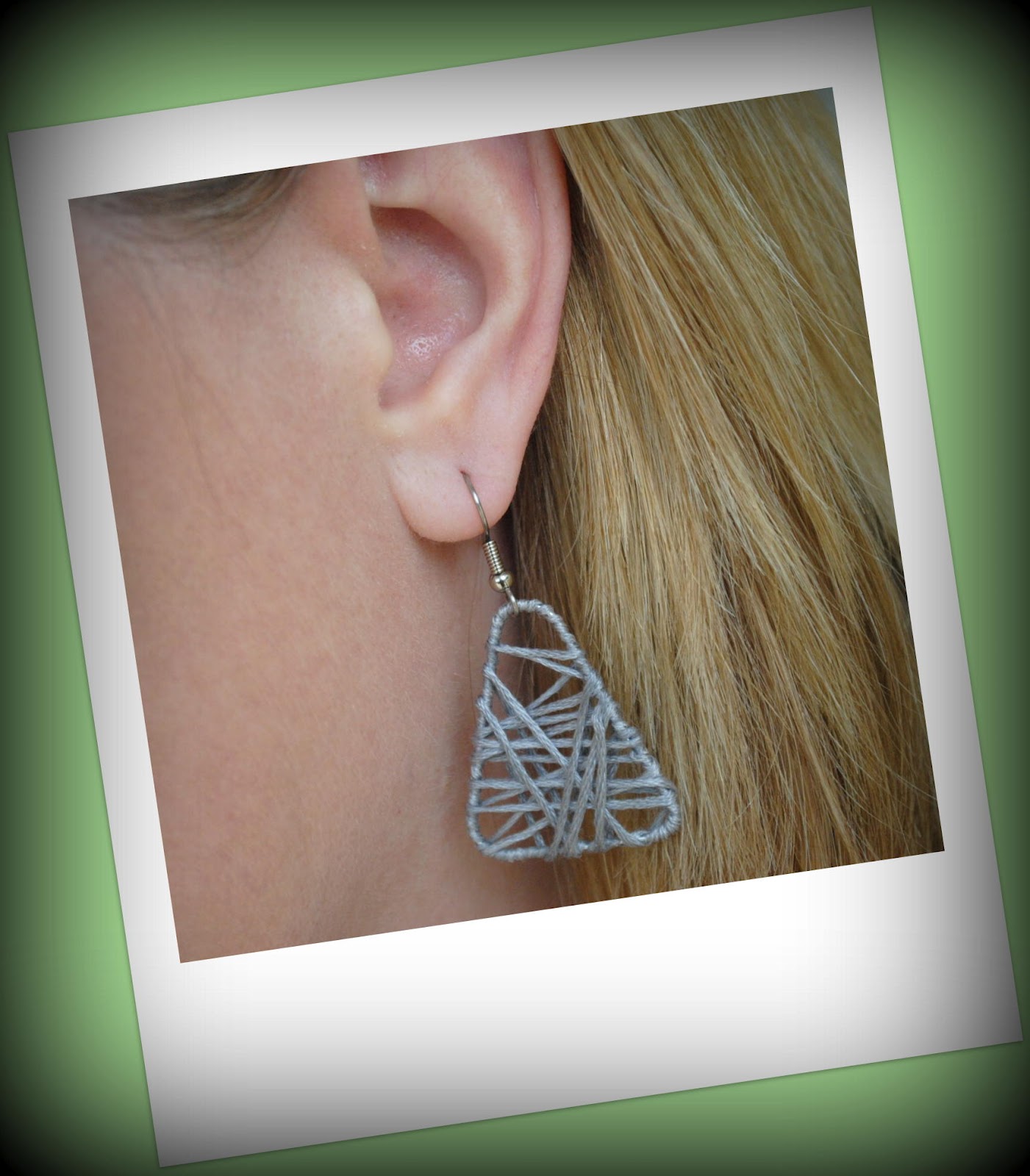 http://4.bp.blogspot.com/-cpW50qPX8AU/T9uXXZtlPhI/AAAAAAAAAiE/9KK9PI4zfYo/s1600/earing+picture.jpg