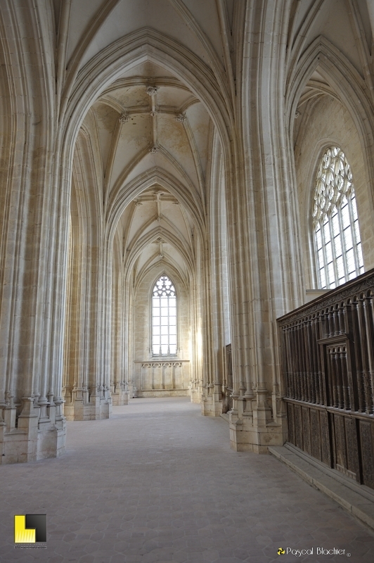 colonnes de l'abbaye royale de brou photo pascal blachier