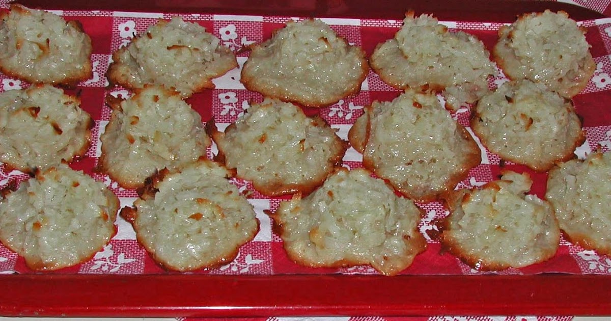 The Iowa Housewife Coconut Macaroons