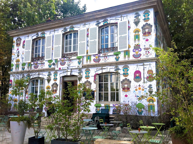 Le pavillon des canaux façade papier peint temporaire