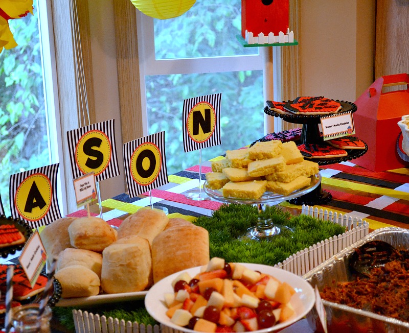 Not Just A Mommy Fiesta Friday/Real Party 'There's No Place Like