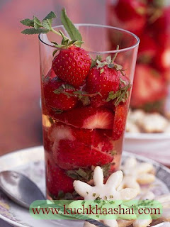 Minted Strawberries with White Wine