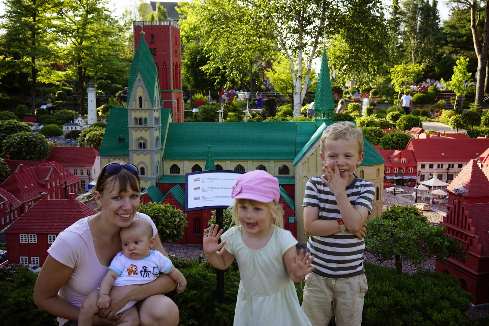 Richard Bjerkoe - Robust Dad - Liv-Kristin Milla Matheo Timmy Legoland mini village