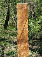 Indicador amb els camins del Castell de Gurb fins l'any 1373, gravats a la fusta Indicador amb els camins del Castell de Gurb fins l'any 1373, gravats a la fusta
