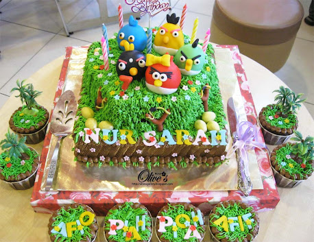 Angry Bird cake