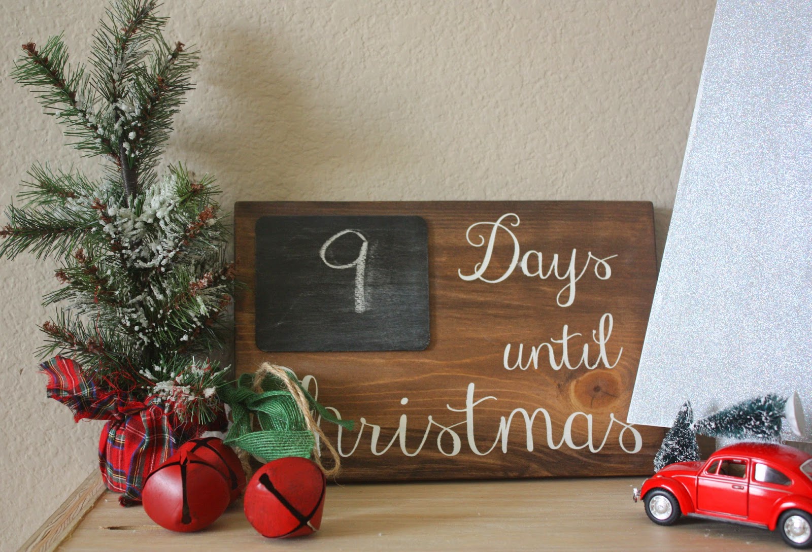 then i stenciled the days until christmas and glued a piece of smaller chalkboard wood to the big board as a said very easy project - How Many More Days Until Christmas 2014 then i stenciled the days until christmas and glued a piece of smaller chalkboard wood to the big board as a said very easy project - How Many More Days Until Christmas 2014