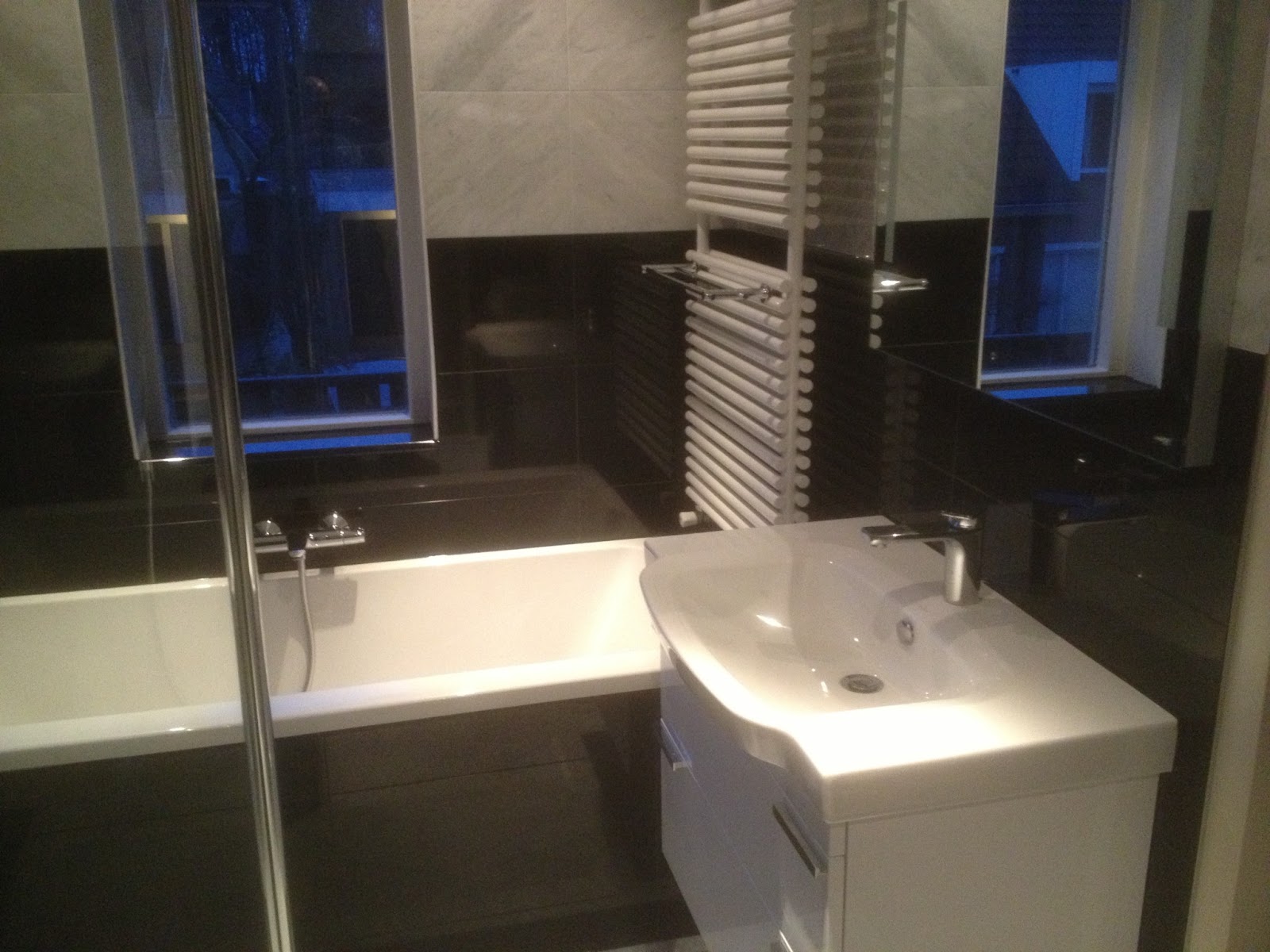 Badkamer met natuursteen tegels, graniet onder en marmer boven Kleine Badkamer Indeling ~ Badkamer met natuursteen tegels, graniet onder en marmer boven