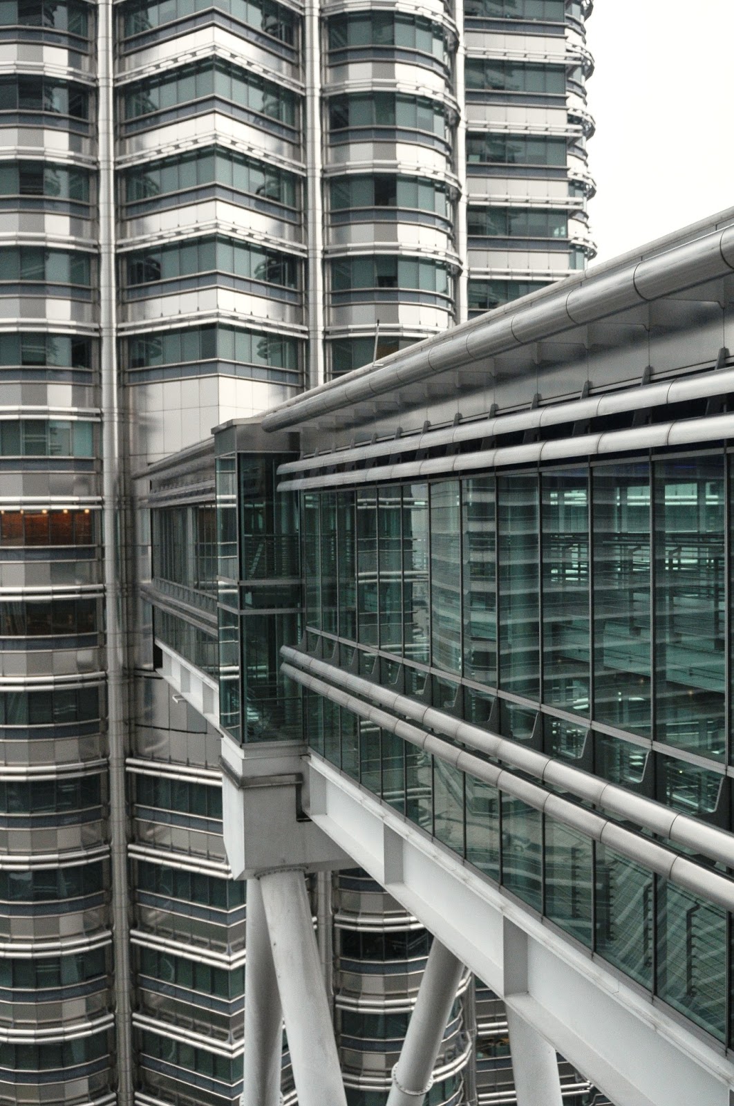 LIFE DIGITAL COLOUR  KLCC Malaysian Petroleum Club Seligi