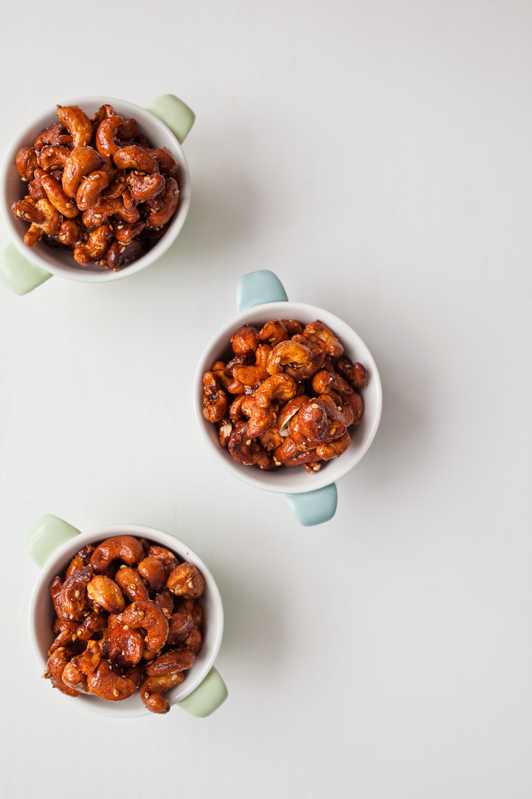 Sriracha Honey Cashews / blog.jchongstudio.com