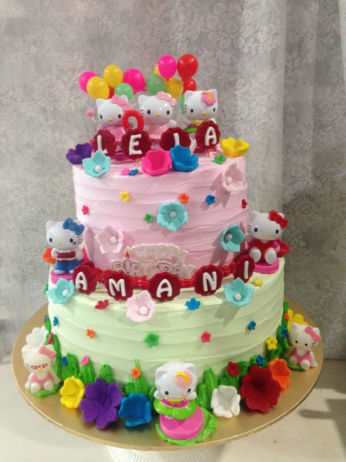 ninie cakes house: Hello Kitty Cake Design